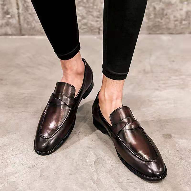 Usnjeni čevlji iz kravjega usnja v britanskem stilu